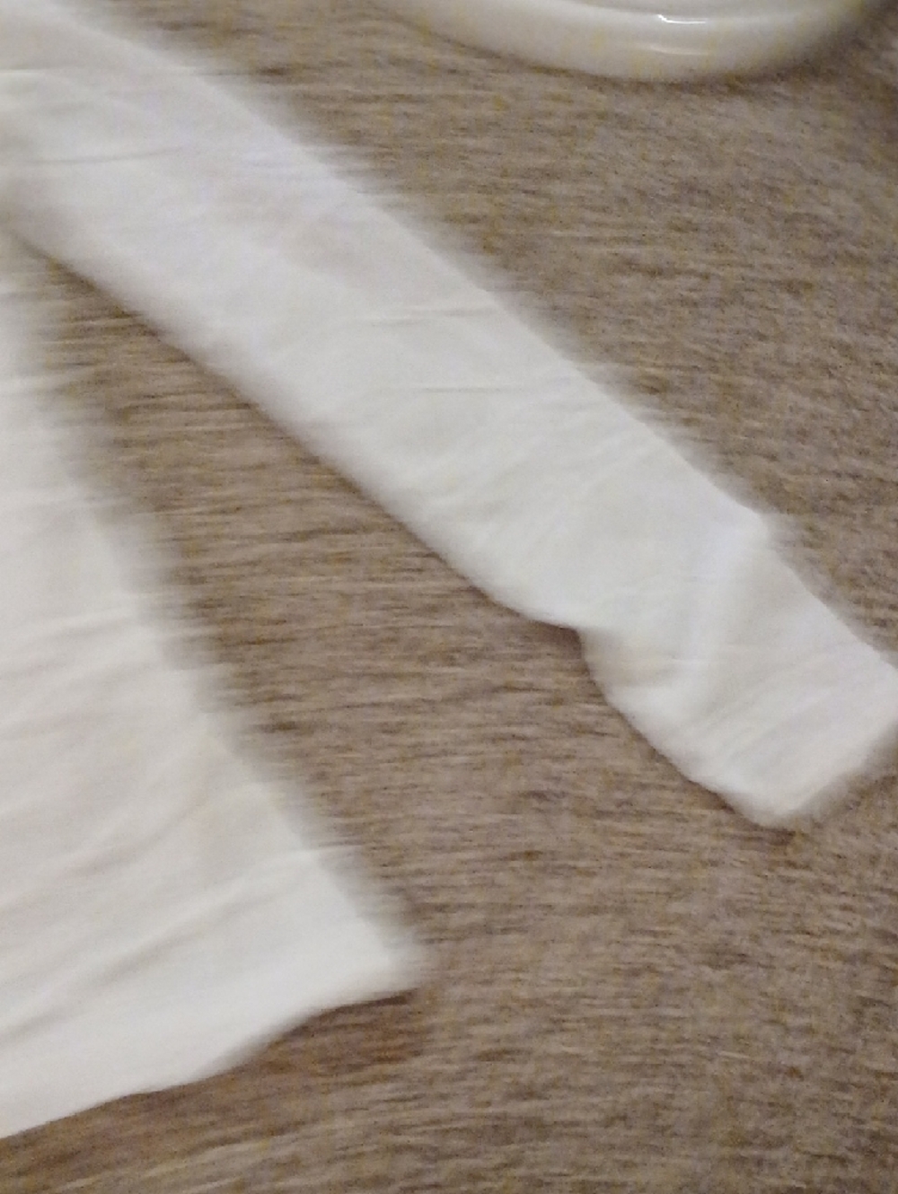 Vera Wang Cream Wave-Textured Long Sleeve Top - Picture 4 of 7
